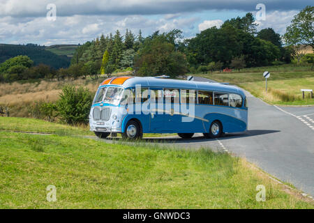 1958 Bedford SB3 Duple Vega 41 posti in pullman Goathland dove è normalmente utilizzata per i turisti da Whitby Foto Stock