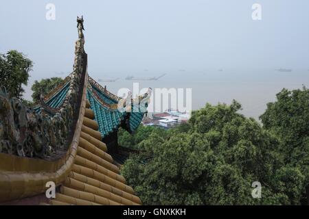 Yueyang, Yueyang, Cina. 1 Sep, 2016. Yueyang, Cina-?Agosto 31 2016:?(Editorial?uso?Solo.?CINA?OUT) Torre di Yueyang in Yueyang, Cina centrale¡Â¯s nella provincia del Hunan. Torre di Yueyang è un antica torre cinese nel Yueyang sulla riva del lago Dongting. A fianco del Padiglione del principe Teng e Yellow Crane Tower, è una delle tre grandi torri di Jiangnan. Jiangnan è un area geografica in Cina con riferimento alle terre immediatamente a sud del basso di raggiungono il fiume Yangtze, compresa la parte meridionale del delta dello Yangtze. © SIPA Asia/ZUMA filo/Alamy Live News Foto Stock