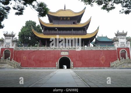 Yueyang, Yueyang, Cina. 1 Sep, 2016. Yueyang, Cina-?Agosto 31 2016:?(Editorial?uso?Solo.?CINA?OUT) Torre di Yueyang in Yueyang, Cina centrale¡Â¯s nella provincia del Hunan. Torre di Yueyang è un antica torre cinese nel Yueyang sulla riva del lago Dongting. A fianco del Padiglione del principe Teng e Yellow Crane Tower, è una delle tre grandi torri di Jiangnan. Jiangnan è un area geografica in Cina con riferimento alle terre immediatamente a sud del basso di raggiungono il fiume Yangtze, compresa la parte meridionale del delta dello Yangtze. © SIPA Asia/ZUMA filo/Alamy Live News Foto Stock