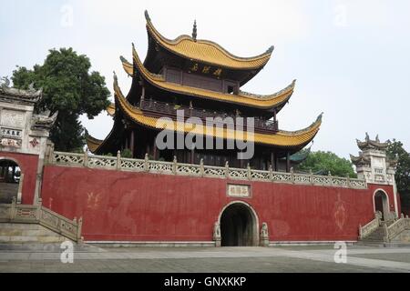 Yueyang, Yueyang, Cina. 1 Sep, 2016. Yueyang, Cina-?Agosto 31 2016:?(Editorial?uso?Solo.?CINA?OUT) Torre di Yueyang in Yueyang, Cina centrale¡Â¯s nella provincia del Hunan. Torre di Yueyang è un antica torre cinese nel Yueyang sulla riva del lago Dongting. A fianco del Padiglione del principe Teng e Yellow Crane Tower, è una delle tre grandi torri di Jiangnan. Jiangnan è un area geografica in Cina con riferimento alle terre immediatamente a sud del basso di raggiungono il fiume Yangtze, compresa la parte meridionale del delta dello Yangtze. © SIPA Asia/ZUMA filo/Alamy Live News Foto Stock