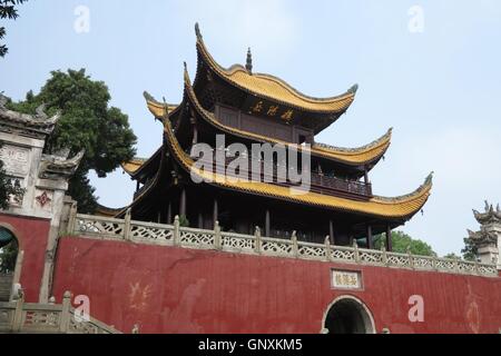 Yueyang, Yueyang, Cina. 1 Sep, 2016. Yueyang, Cina-?Agosto 31 2016:?(Editorial?uso?Solo.?CINA?OUT) Torre di Yueyang in Yueyang, Cina centrale¡Â¯s nella provincia del Hunan. Torre di Yueyang è un antica torre cinese nel Yueyang sulla riva del lago Dongting. A fianco del Padiglione del principe Teng e Yellow Crane Tower, è una delle tre grandi torri di Jiangnan. Jiangnan è un area geografica in Cina con riferimento alle terre immediatamente a sud del basso di raggiungono il fiume Yangtze, compresa la parte meridionale del delta dello Yangtze. © SIPA Asia/ZUMA filo/Alamy Live News Foto Stock