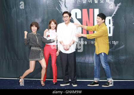 Seul in Corea. 31 Agosto, 2016. Jae hun Tak Se yeong Lee, do-vinto Gwak e C.I.V.A Soo-min Lee frequentare TV show SNL 8 Corea a Seul, in Corea il 31 agosto, 2016.(Cina e Corea diritti) © TopPhoto/Alamy Live News Foto Stock