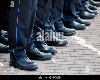 Bamberg, Germania. 01 Sep, 2016. Il sergente di polizia candidati stand nella formazione della nuova polizia federale Centro di Addestramento di Bamberg, Germania, 01 settembre 2016. Il governo bavarese il Ministro degli Interni Herrmann e la Federal Initerior Ministro De Maiziere ha visitato il nuovo Ufficio federale di polizia Centro di Addestramento di Bamberg. Foto: NICOLAS ARMER/dpa/Alamy Live News Foto Stock