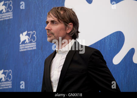 Venezia, Italia. Il 1 settembre 2016. Jens Harzer a Les Beaux Jours d'Aranjuez (le belle giornate di Aranjuez) film photocall presso la 73rd Festival del Cinema di Venezia, Sala Grande giovedì 1 settembre 2016, Venezia Lido, Italia. Credito: Doreen Kennedy/Alamy Live News Foto Stock