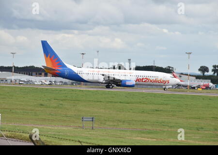 Jet2 tassare all'aeroporto di East Midlands. Foto Stock