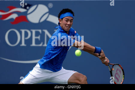 New York, Stati Uniti. 01 Sep, 2016. Il numero di semi di 6 Kei Nishikori del Giappone durante il suo secondo round match contro Karen Khachanov presso gli Stati Uniti Open Tennis campionati a Flushing Meadows, New York il Giovedì, Settembre 1st. Credito: Adam Stoltman/Alamy Live News Foto Stock