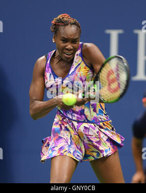 Flushing, New York, Stati Uniti d'America. 01 Sep, 2016. Venus Williams Vs Julia Goerges sulla Arthur Ashe Stadium dell'USTA Billie Jean King National Tennis Center il 1 settembre 2016 nel lavaggio delle regine. Credito: MediaPunch Inc/Alamy Live News Foto Stock