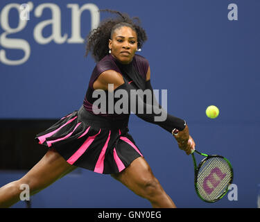 Flushing, New York, Stati Uniti d'America. 01 Sep, 2016. Serena Williams Vs Vania KING sulla Arthur Ashe Stadium dell'USTA Billie Jean King National Tennis Center il 1 settembre 2016 nel lavaggio delle regine. Credito: MediaPunch Inc/Alamy Live News Foto Stock