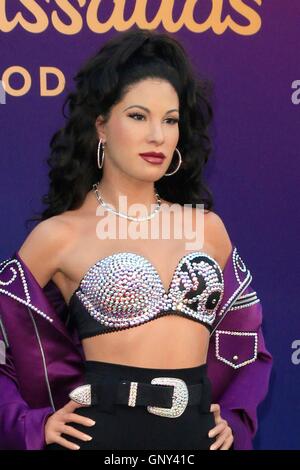 Los Angeles, CA, Stati Uniti d'America. Il 30 agosto, 2016. Selena Quintanilla cera figura in una apparizione pubblica per Selena Quintamilla cera figura scoprimento, Madame Tussauds di Hollywood, Los Angeles, CA 30 agosto 2016. © Priscilla concedere/Everett raccolta/Alamy Live News Foto Stock