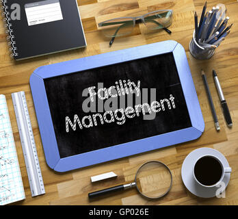 Facility Management - Testo sulla lavagna di piccole dimensioni.Facility Management concetto sulla lavagna di piccole dimensioni. Il Rendering 3d. Foto Stock