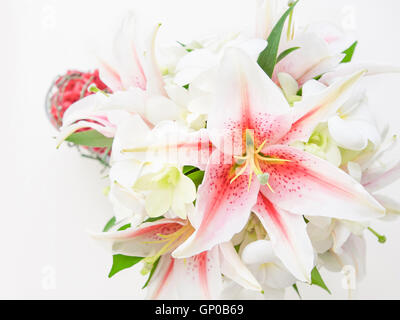 Decorazioni per matrimoni e disposizione, vicino fino al bouquet. copia spazio. Foto Stock