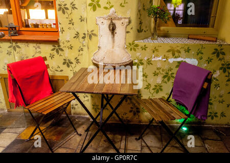 Interno ristorante vegetariano Cista Hlava (Testa chiara), la Città Vecchia di Praga, Repubblica Ceca Foto Stock