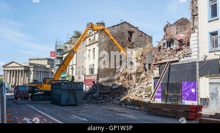 La demolizione del Cinema Futurista, una in stile georgiano edificio in Lime Street, Liverpool. Foto Stock