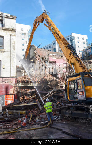 La demolizione del Cinema Futurista, una in stile georgiano edificio in Lime Street, Liverpool. Foto Stock