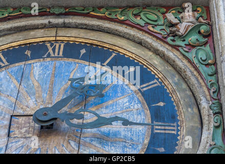 Orologio sulla chiesa del Santo Spirito a Tallinn, Foto Stock