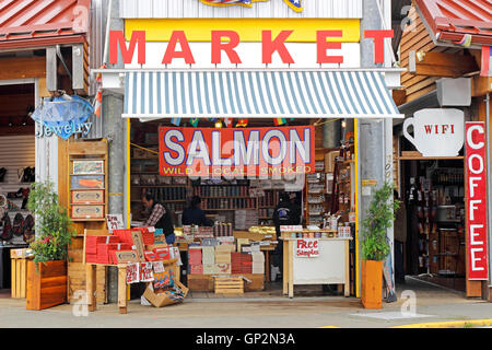 Mercato del salmone, negozi attrazioni turistiche Ketchikan Tongass si restringe all'interno del passaggio a sud-est di Alaska USA Foto Stock