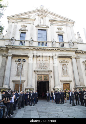 Il funerale della Contessa Marta Marzotto dotate: atmosfera Dove: Milano, Italia Quando: 01 Ago 2016 Credit: IPA/WENN.com * * disponibile solo per la pubblicazione in UK, USA, Germania, Austria, Svizzera** Foto Stock