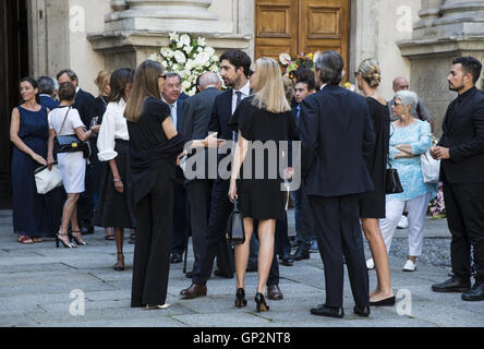 Il funerale della Contessa Marta Marzotto con: Ospiti Dove: Milano, Italia Quando: 01 Ago 2016 Credit: IPA/WENN.com * * disponibile solo per la pubblicazione in UK, USA, Germania, Austria, Svizzera** Foto Stock