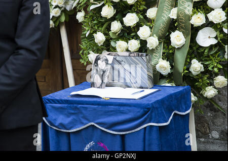 Il funerale della Contessa Marta Marzotto dotate: atmosfera Dove: Milano, Italia Quando: 01 Ago 2016 Credit: IPA/WENN.com * * disponibile solo per la pubblicazione in UK, USA, Germania, Austria, Svizzera** Foto Stock