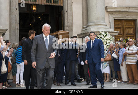 Il funerale della Contessa Marta Marzotto con: Ospiti Dove: Milano, Italia Quando: 01 Ago 2016 Credit: IPA/WENN.com * * disponibile solo per la pubblicazione in UK, USA, Germania, Austria, Svizzera** Foto Stock