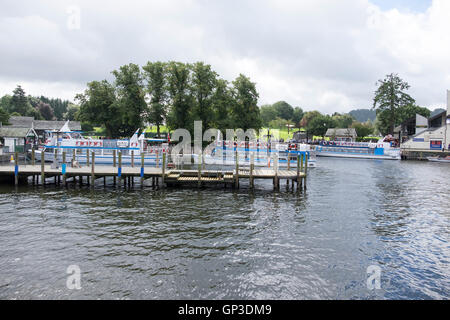 Viste panoramiche sulle rive del lago di Windermere, Regno Unito Foto Stock