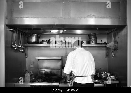 Ristorante lo chef al lavoro Foto Stock
