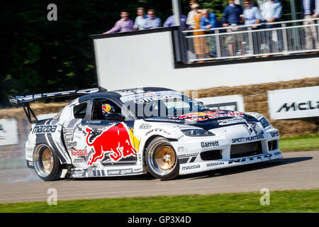 1996 FD Mazda RX7 drift auto con autista Mike Whiddett al 2016 Goodwood Festival of Speed, Sussex, Regno Unito Foto Stock