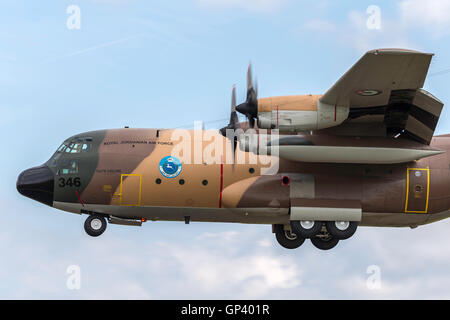 Royal Jordanian Air Force Lockheed C-130H uscire il Royal International Air Tattoo (RIAT) a RAF Fairford in Gloucestershire Foto Stock