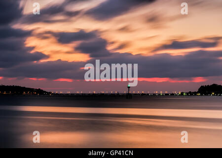 Nuvole, cielo, colorato, stratificati convettivo, stratus, cumulus, cirrus, alto, nimbus nuvola di rosso, arancione, rosa, gli orari di alba e tramonto, Foto Stock