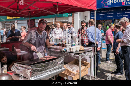 Il pranzo "omaggio" a Strutton mercato di massa in Victoria London Foto Stock