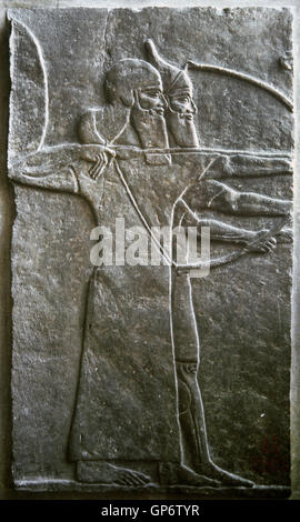 Assiro l. Palazzo di Sargon II di Dur-Sharrukin (effettivo Khorsabad). Il sollievo di guerrieri. Viii secolo A.C. Il museo del Louvre. Parigi. La Francia. Foto Stock