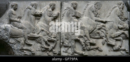 Parthenon marmi. Greco classico. Ca. 447-438 A.C. Acropoli di Atene. Supervisione da Fidia. La cavalcata. Fregio del sud. Il British Museum. Londra. Regno Unito. Foto Stock