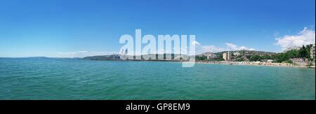 Vista panoramica della città di Balchik vicino alla costa del Mar Nero, Bulgaria. La vacanza estiva lo sfondo Foto Stock