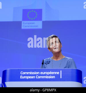 Bruxelles, Belgio, 30 agosto 2016. -- Unione europea Il commissario europeo alla concorrenza Margrethe Vestager parla durante una conferenza stampa presso la Commissione europea in sede. L' Unione europea afferma l'Irlanda ha dato illegale di beneficiare di vantaggi fiscali a Apple Inc. e deve ora recuperare il retro non pagate le imposte dagli Stati Uniti technology company, maggiorato di un interesse. Foto: THIERRY MONASSE/DPA - nessun filo servizio- Foto Stock