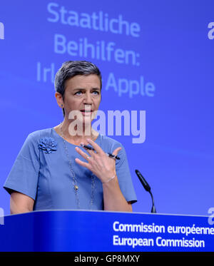 Bruxelles, Belgio, 30 agosto 2016. -- Unione europea Il commissario europeo alla concorrenza Margrethe Vestager parla durante una conferenza stampa presso la Commissione europea in sede. L' Unione europea afferma l'Irlanda ha dato illegale di beneficiare di vantaggi fiscali a Apple Inc. e deve ora recuperare il retro non pagate le imposte dagli Stati Uniti technology company, maggiorato di un interesse. Foto: THIERRY MONASSE/DPA - nessun filo servizio- Foto Stock