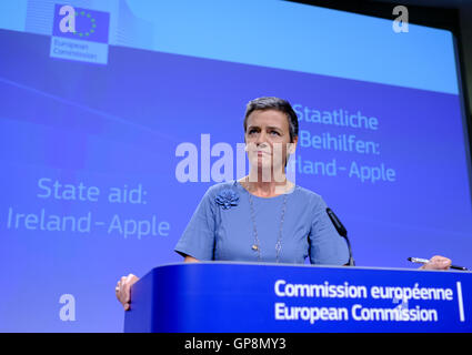 Bruxelles, Belgio, 30 agosto 2016. -- Unione europea Il commissario europeo alla concorrenza Margrethe Vestager parla durante una conferenza stampa presso la Commissione europea in sede. L' Unione europea afferma l'Irlanda ha dato illegale di beneficiare di vantaggi fiscali a Apple Inc. e deve ora recuperare il retro non pagate le imposte dagli Stati Uniti technology company, maggiorato di un interesse. Foto: THIERRY MONASSE/DPA - nessun filo servizio- Foto Stock