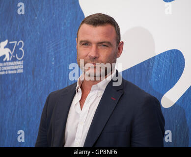 Venezia, Italia. Il 2 settembre, 2016. Liev Schreiber al film di spurgo photocall presso la 73rd Festival del Cinema di Venezia, Sala Grande venerdì 2 settembre 2016, Venezia Lido, Italia. Credito: Doreen Kennedy/Alamy Live News Foto Stock