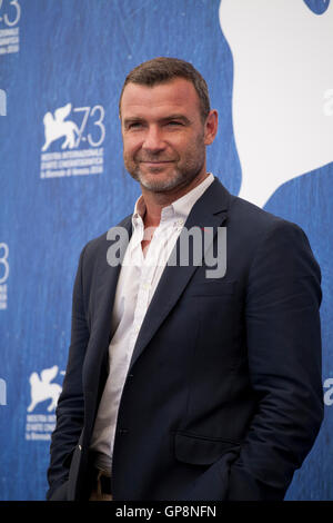 Venezia, Italia. Il 2 settembre, 2016. Liev Schreiber al film di spurgo photocall presso la 73rd Festival del Cinema di Venezia, Sala Grande venerdì 2 settembre 2016, Venezia Lido, Italia. Credito: Doreen Kennedy/Alamy Live News Foto Stock