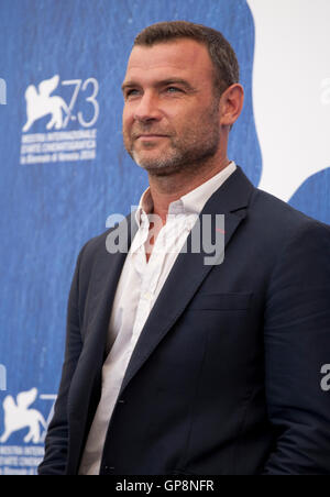 Venezia, Italia. Il 2 settembre, 2016. Liev Schreiber al film di spurgo photocall presso la 73rd Festival del Cinema di Venezia, Sala Grande venerdì 2 settembre 2016, Venezia Lido, Italia. Credito: Doreen Kennedy/Alamy Live News Foto Stock