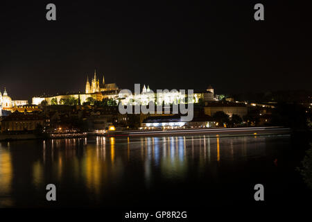 Praga, Repubblica Ceca. Il 2 settembre, 2016. Gli ospiti godono di un estati calde serate in Prague CZ Credito: Keith Larby/Alamy Live News Foto Stock