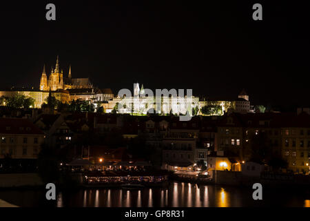 Praga, Repubblica Ceca. Il 2 settembre, 2016. Gli ospiti godono di un estati calde serate in Prague CZ Credito: Keith Larby/Alamy Live News Foto Stock