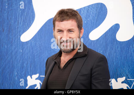 Venezia, Italia. Il 2 settembre, 2016. Antonio de la Torre a furia di un paziente uomo photocall del film alla 73a Mostra del Cinema di Venezia, Sala Grande venerdì 2 settembre 2016, Venezia Lido, Italia. Credito: Doreen Kennedy/Alamy Live News Foto Stock