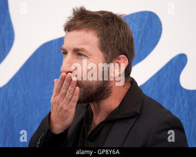 Venezia, Italia. Il 2 settembre, 2016. Antonio de la Torre a furia di un paziente uomo photocall del film alla 73a Mostra del Cinema di Venezia, Sala Grande venerdì 2 settembre 2016, Venezia Lido, Italia. Credito: Doreen Kennedy/Alamy Live News Foto Stock