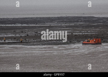 Morecambe Bay, Regno Unito, 3 settembre 2016, la polizia ha chiesto la costa Gaurd e il RNLI per aiutare nella ricerca di un 59 anno vecchio Stephen Joseph Malyszczuk di età compresa tra i 59 che è stato visto l'ultima volta sul Lungomare Sandylands Morecambe tra Royds Avenue e la batteria tra 8.30 e 9.00 di questa mattina Credito: David Billinge/Alamy Live News Foto Stock