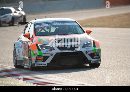 Barcellona, Spagna. Il 3 settembre, 2016. La Seat Leon Cup Racer auto del Baporo Motorsport, in azione durante la 24 Hores de Barcelona d'Automobilisme-Trofeu Fermí Vélez presso il Circuito di Catalunya. Credito: Pablo Guillen/Alamy Live News Foto Stock