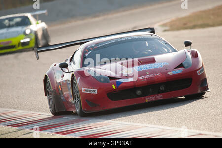 Barcellona, Spagna. Il 3 settembre, 2016. La Ferrari 458 Italia GT3, vettura della Scuderia Praha, in azione durante la 24 Hores de Barcelona d'Automobilisme-Trofeu Fermí Vélez presso il Circuito di Catalunya. Credito: Pablo Guillen/Alamy Live News Foto Stock