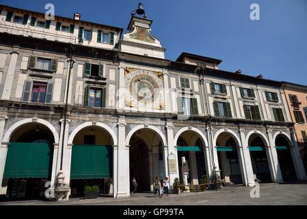 Clock Tower con storico orologio astronomico di Piazza della Loggia, provincia di Brescia, Lombardia, Italia Foto Stock