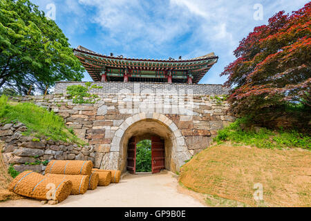 Fortezza Namhansanseong in Seoul COREA, UNESCO World Heritage Site.Namhansanseong Mountain Foto Stock