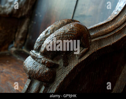 Coro carving in Little Malvern Priory, Worcestershire, England, Regno Unito Foto Stock