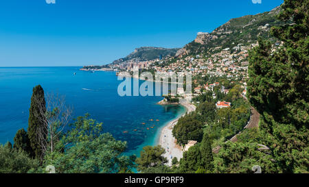 Baia di Roquebrune Francia meridionale con il Principato di Monaco in distanza Foto Stock